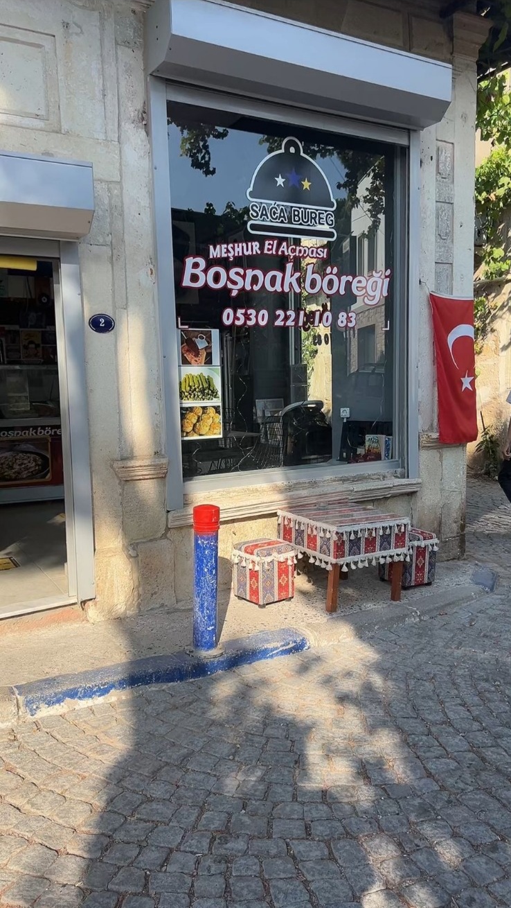 Saça Bureg Meşhur Boşnak Böreği Yeni Foça da Börek