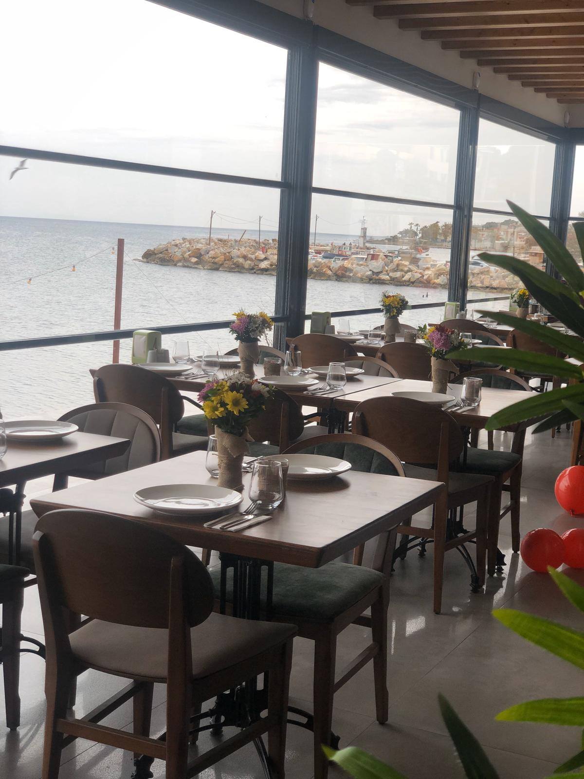 Adresim Urla Restoran Urla da Kuzu Piliç Çevirme 