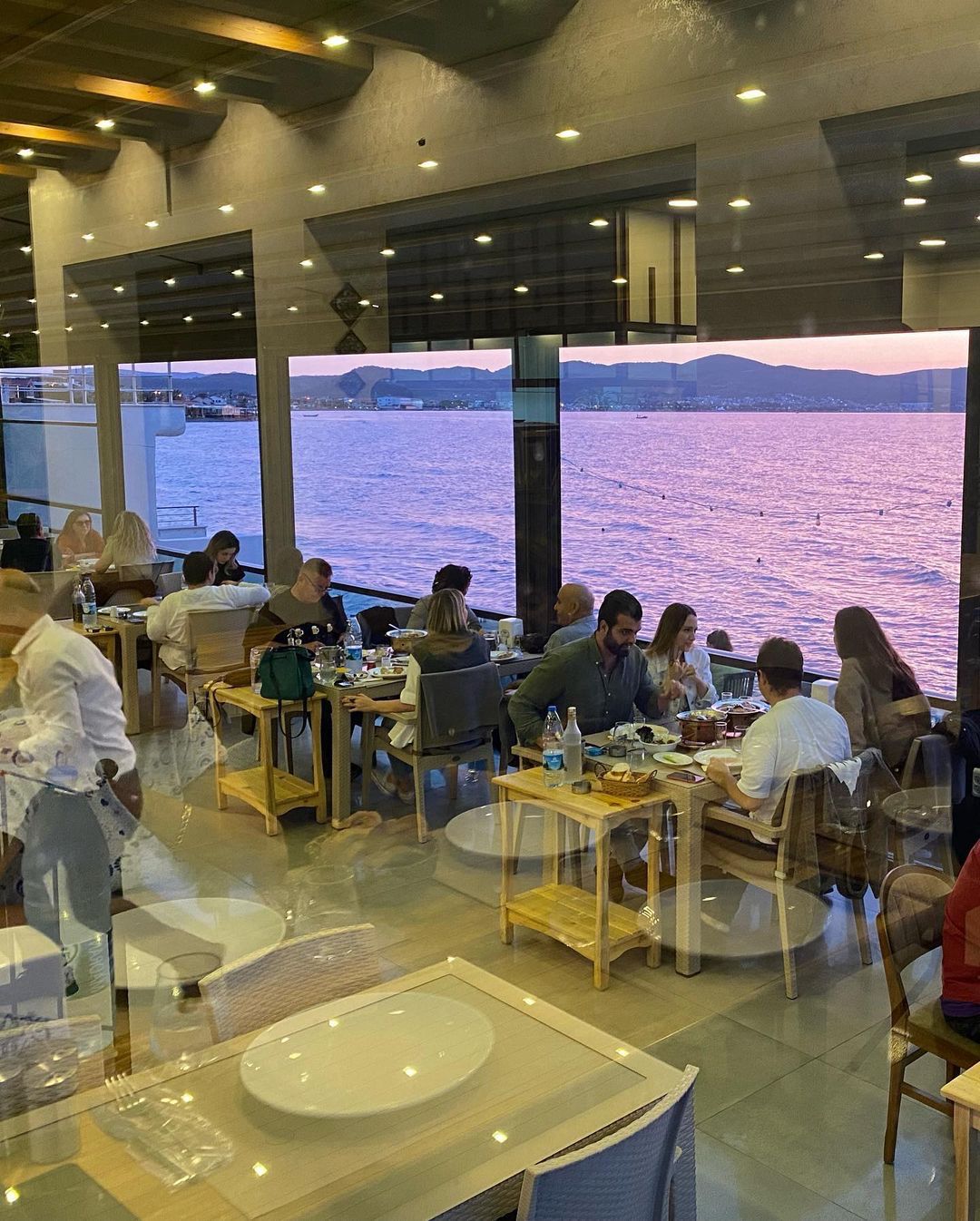 Adresim Urla Restoran Urla da Kuzu Piliç Çevirme 