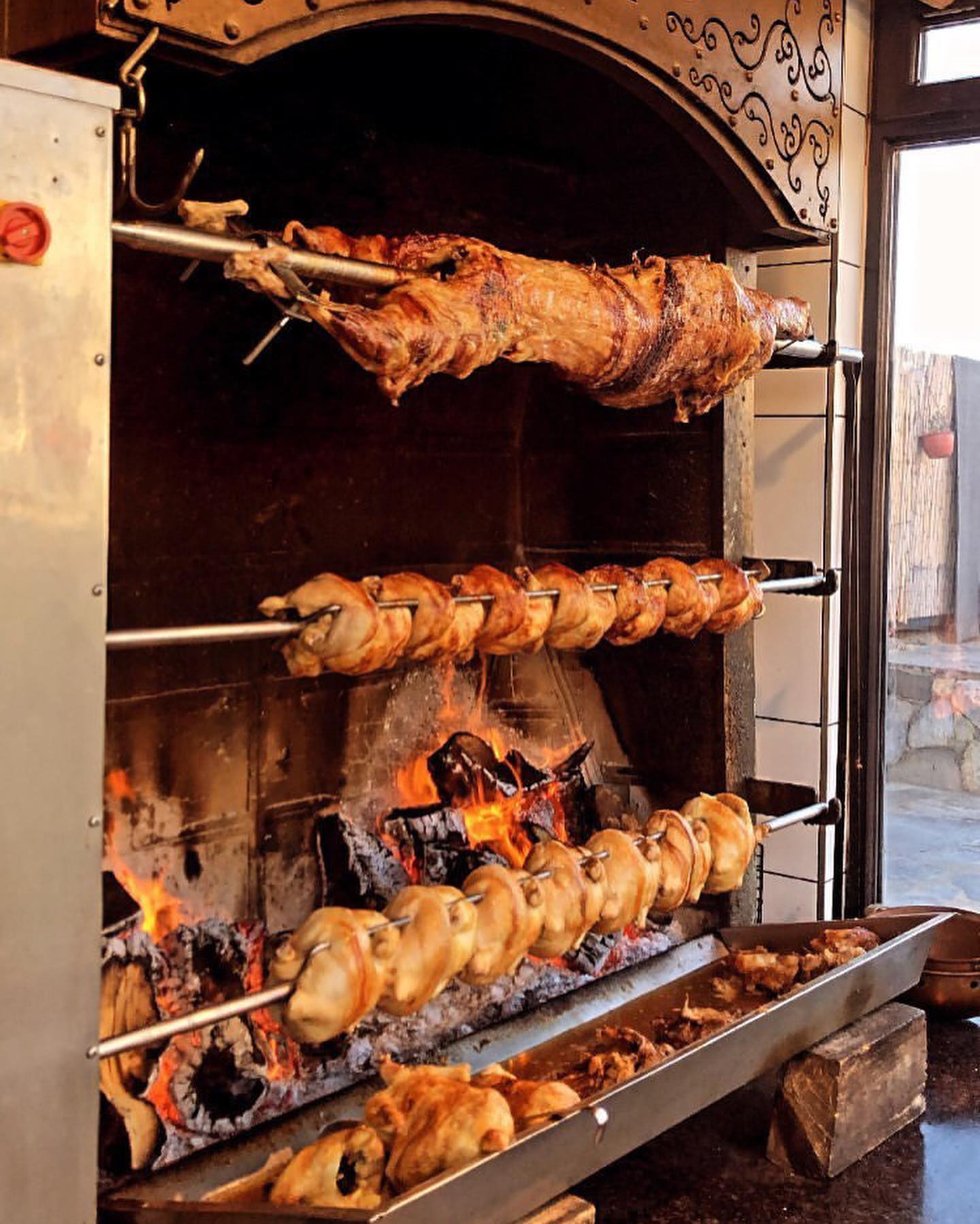 Adresim Urla Restoran Urla da Kuzu Piliç Çevirme 