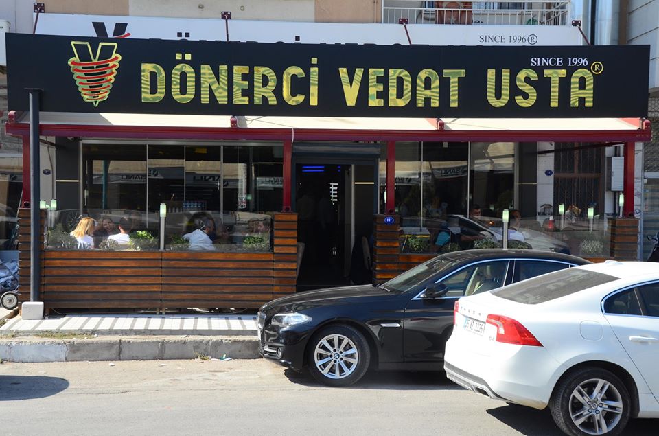 DÖNERCİ VEDAT Bornovada Döner Salonu